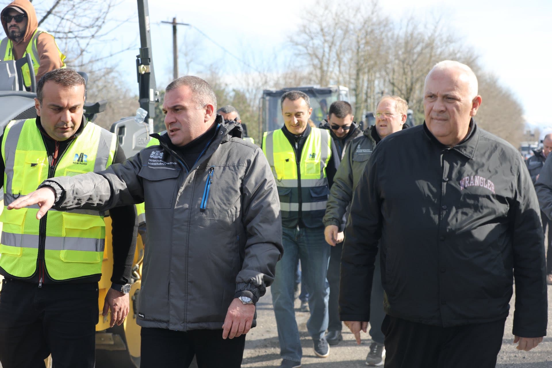 საერთაშორისო მნიშვნელობის თბილისი–სენაკი–ლესელიძის საავტომობილო გზაზე, ხობის მუნიციპალიტეტის ტერიტორიაზე, პერიოდული შეკეთების სამუშაოები ორ მონაკვეთზე აქტიურად მიმდინარეობს - image 4
