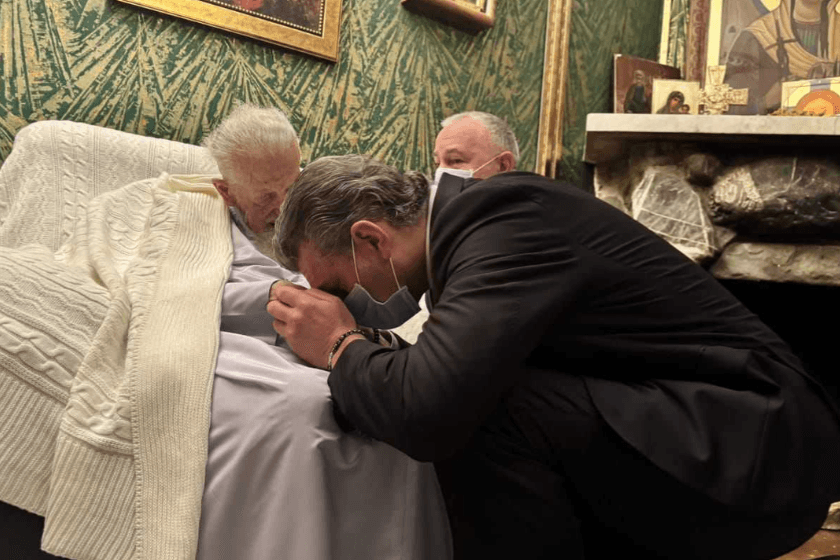 პრეზიდენტი: უდიდესი ტკივილი გამოიწვია თითოეული ჩვენგანის გულში საქართველოს კათოლიკოს-პატრიარქის გარდაცვალებამ. ფასდაუდებელია მისი ღვაწლი ჩვენი დედა ეკლესიის გაძლიერებაში და აღმშენებლობაში