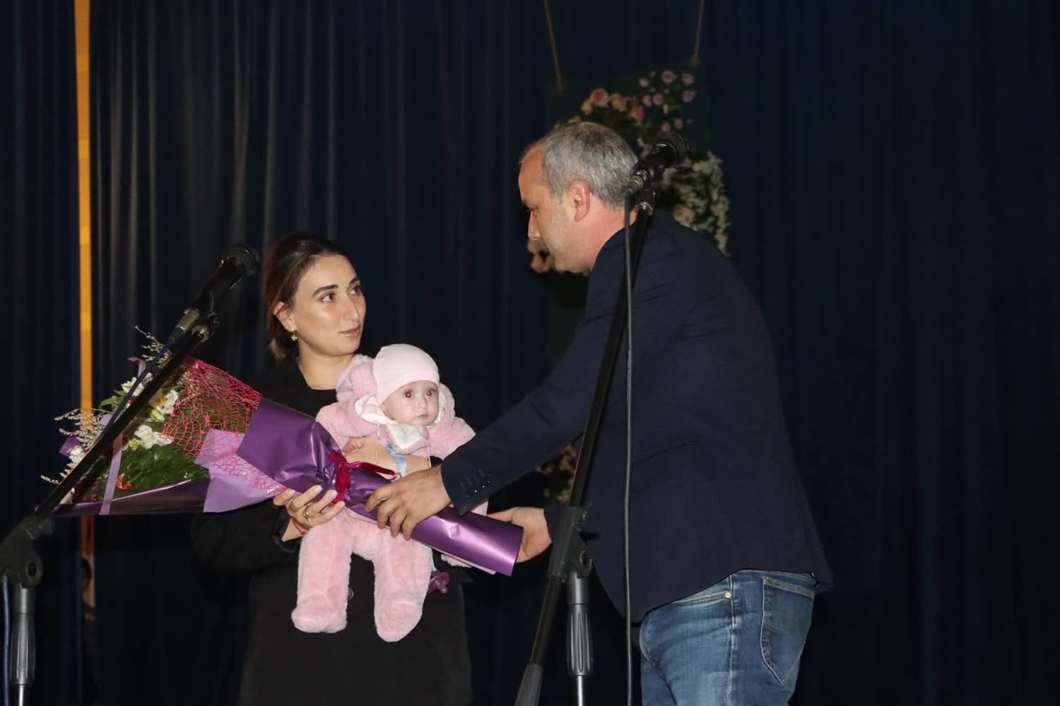 წალენიხაში დედის დღე კინო-თეატრის დარბაზში აღინიშნა