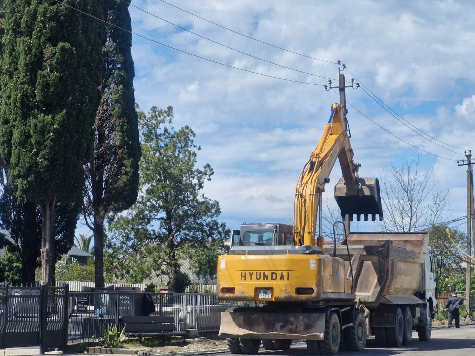 ფოთში სააღდგომოდ სასაფლაოების მოწესრიგების სამუშაოები ინტენსიურად მიმდინარეობს