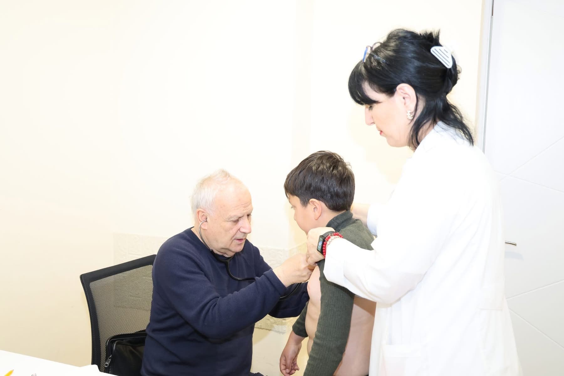 ზუგდიდში პროფესორმა ნუგზარ უბერმა მერიის მხარდაჭერით უფასო სამედიცინო აქცია გამართა  - image 3