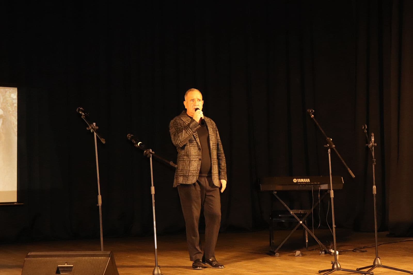 ,,საქართველო უპირველეს ყოვლისა” - ზუგდიდში ზვიად გამსახურდიას დაბადების დღისადმი მიძღვნილი შემოქმედებითი საღამო გაიმართა - image 2