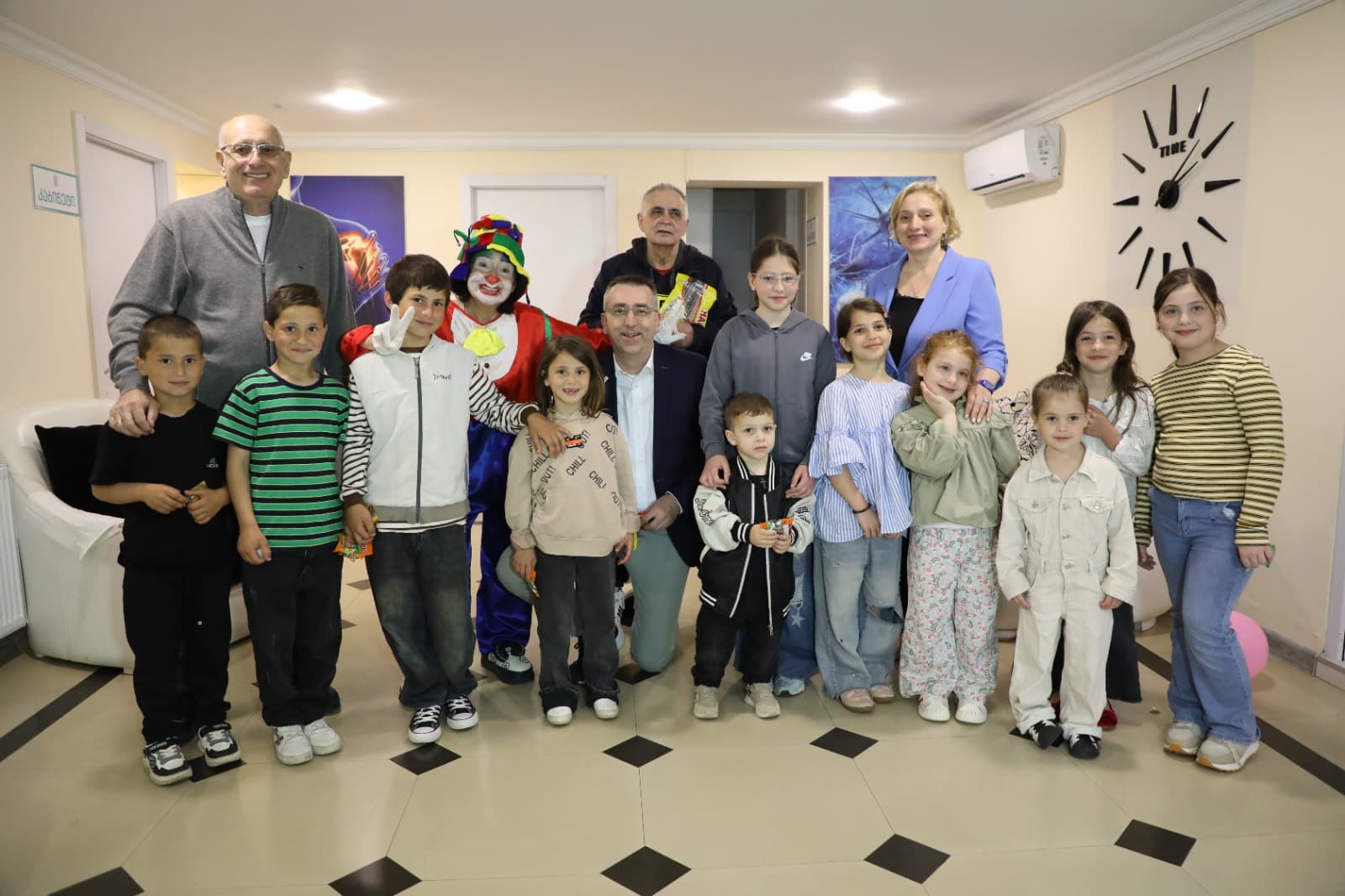 „ბავშვთა ჯანმრთელობის კვირეულის“ ფარგლებში დიაგნოსტიკურ ცენტრ „ჯან-მედში“ ბავშვებს უფასო სკრინინგული კვლევები ჩაუტარდათ - image 6