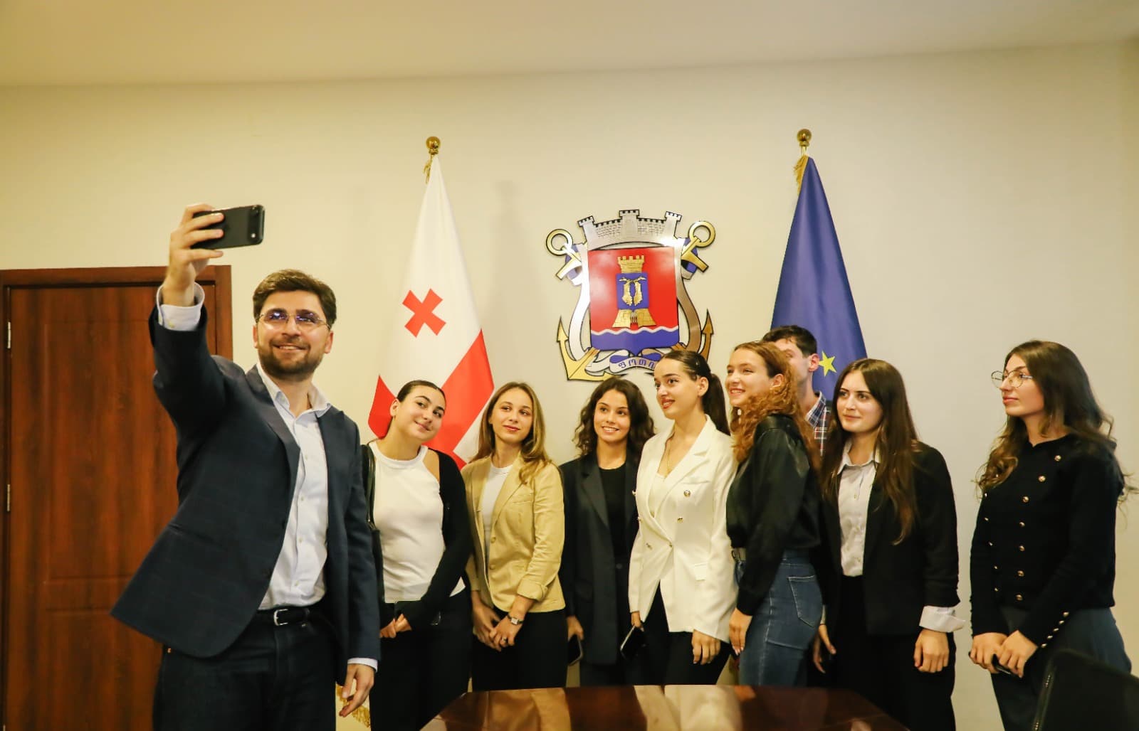 ბექა ვაჭარაძე: „სტაჟირების პროცესი ახალგაზრდებისთვიდ მნიშვნელოვანი გამოცდილებისა და ახალი ცოდნის მიღების, საჯარო სამსახურში საკუთარი უნარების წარმოჩენის საფუძველი და კარიერული განვითარების კარგი შესაძლებლობაა“
