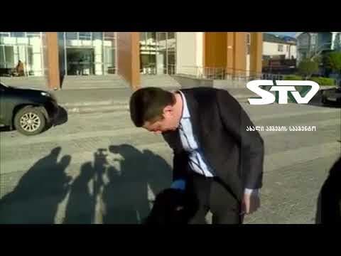 შს მინისტრს ქუჩაში ძაღლი კომენტარის გაკეთებას არ აცდის [ვიდეო]