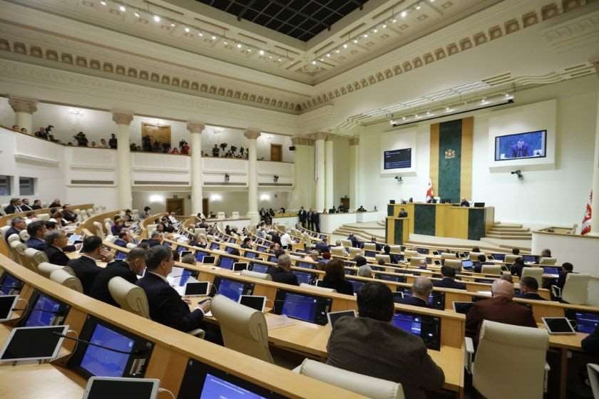 პარლამენტმა გიგა ფარულავას, მალხაზ თორიას და გახარიას პარტიის კიდევ 10 წევრის უფლებამოსილება ცნო