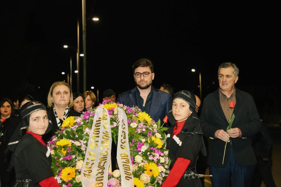 ფოთის მერმა 9 აპრილის მემორიალი გვირგვინით შეამკო