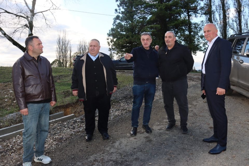 ჩხოროწყუს მერი საგზაო ინფრასტრუქტურის მოწყობის სამუშაოებს გაეცნო
