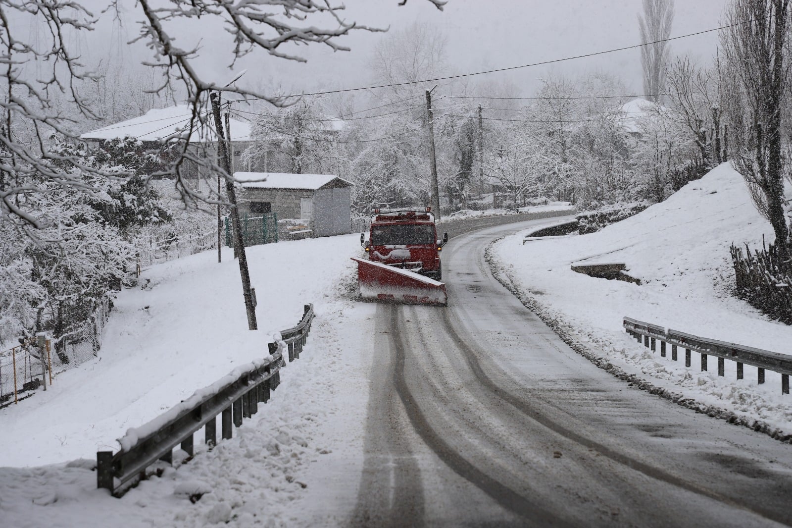 მარტვილის მერია: გზების გაწმენდითი სამუშაოები  ცენტრალურ საავტომობილო გზაზე უწყვეტ რეჟიმში მიმდინარეობს