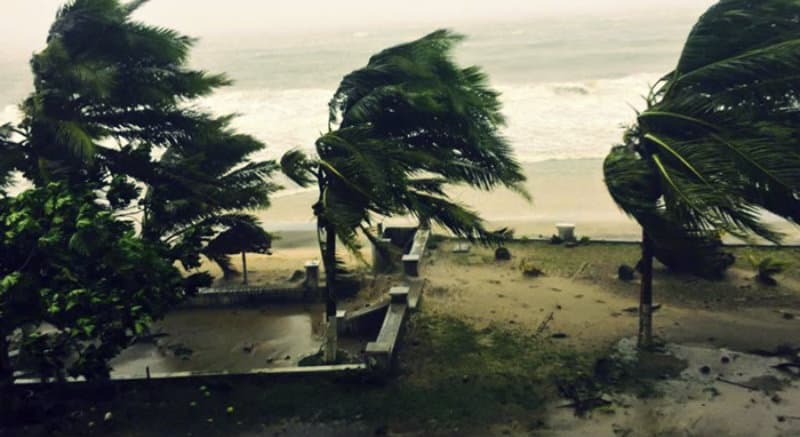 დაზიანებული განმუხურის ამფითეატრი და სენაკში დაშავებული მამაკაცი – ძლიერი ქარი სამეგრელოში