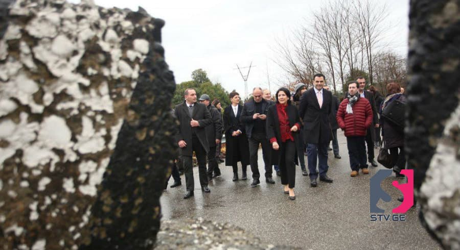 სალომე ზურაბიშვილი ამ წუთებში ენგურის ხიდთან იმყოფება