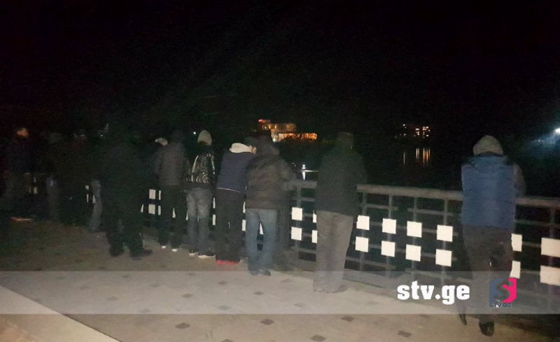 მდინარე რიონში 16 წლის მოზარდს უკვე სამი საათია ეძებენ