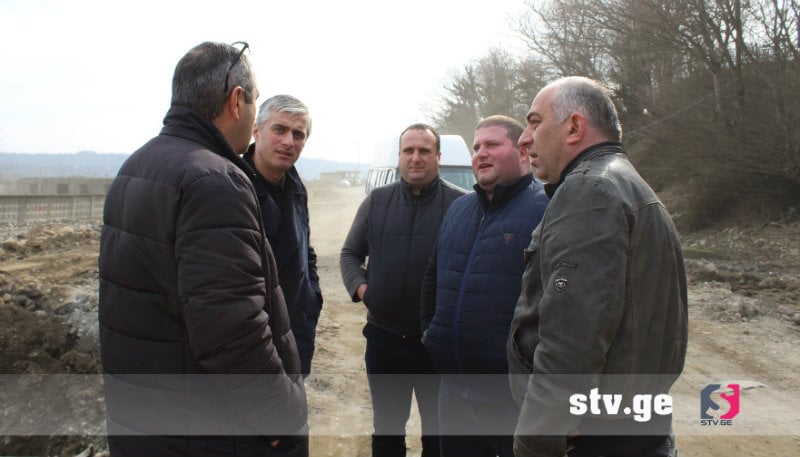 სოფელ მუჟავაში საავტომობილო გზის რეაბილიტაცია აქტიურად მიმდინარეობს