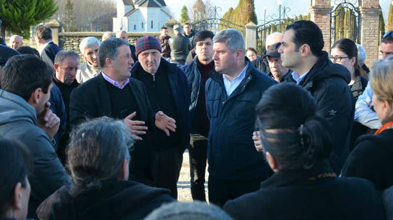 ალექსანდრე მოწერელია მერის პირველ მოადგილესთან ერთად ჭკადუაშის მოსახლეობას შეხვდა