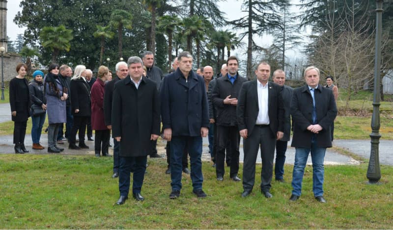 ზუგდიდში, აჯანყების დროს რეპრესირებულთა მემორიალი გვირგვინით შეამკეს