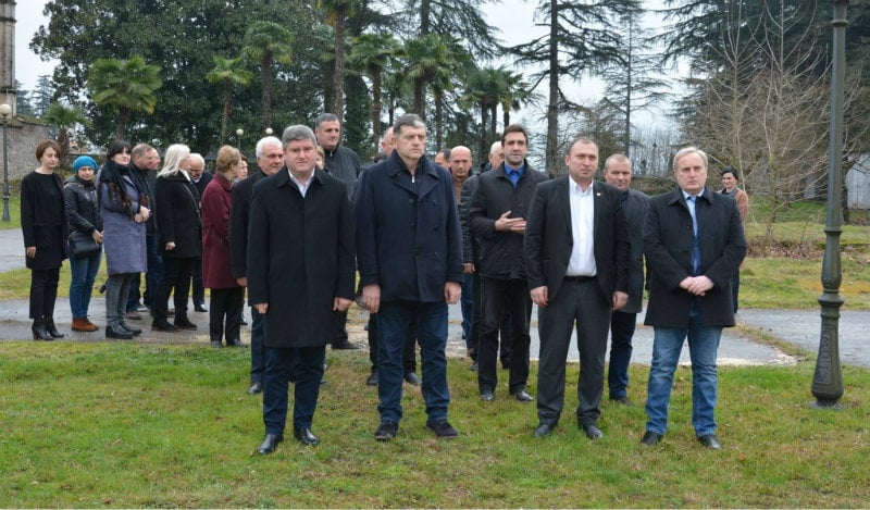 ზუგდიდში, აჯანყების დროს რეპრესირებულთა მემორიალი გვირგვინით შეამკეს