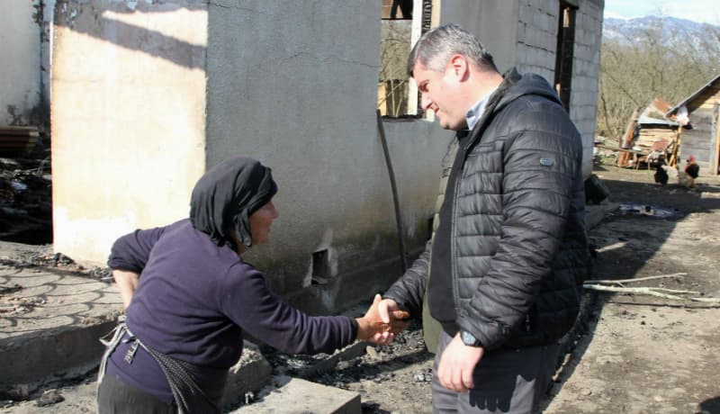 ზუგდიდის მერია ხანძრის შედეგად დაზარალებულ ოჯახს დახმარებას გაუწევს