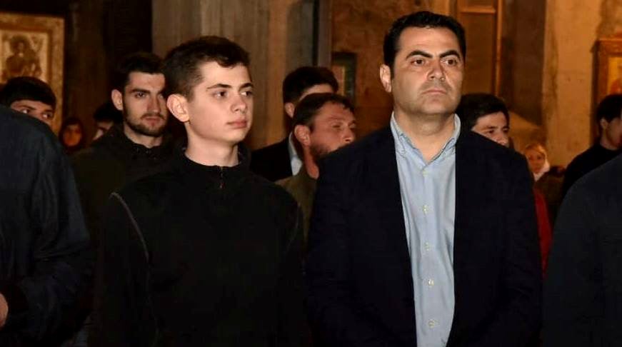 ალექსანდრე მოწერელია სააღდგომო ლიტურგიას ვაჟთან ერთად დაესწრო