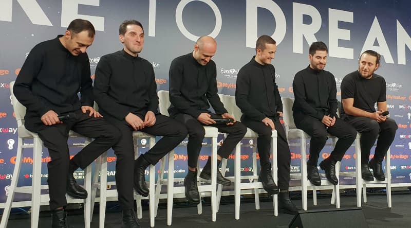 თელ-ავივში ევროვიზიის მონაწილეებმა ნარინჯისფერ ხალიჩაზე გაიარეს