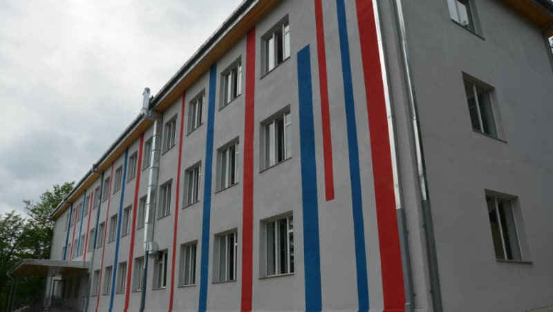 ჩხოროწყუს მერმა სრულად რეაბილიტირებული სკოლა დაათვალიერა