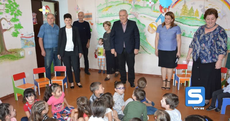 სახელმწიფო რწმუნებულის მოადგილეები ჩხოროწყუს უფასო სასადილოსა და ბაღებში არსებულ ვითარებას გაეცნენ