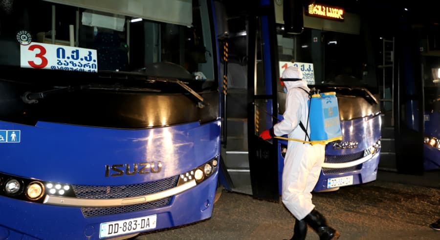 ზუგდიდში საზოგადოებრივ ტრანსპორტს სადეზინფექციო სამუშაოები უტარდება