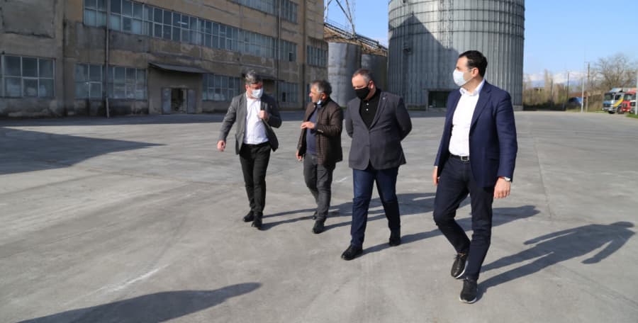 ალექსანდრე მოწერელია ხორბლის გადამამუშავებელ საწარმოში პროდუქციის მარაგს გაეცნო