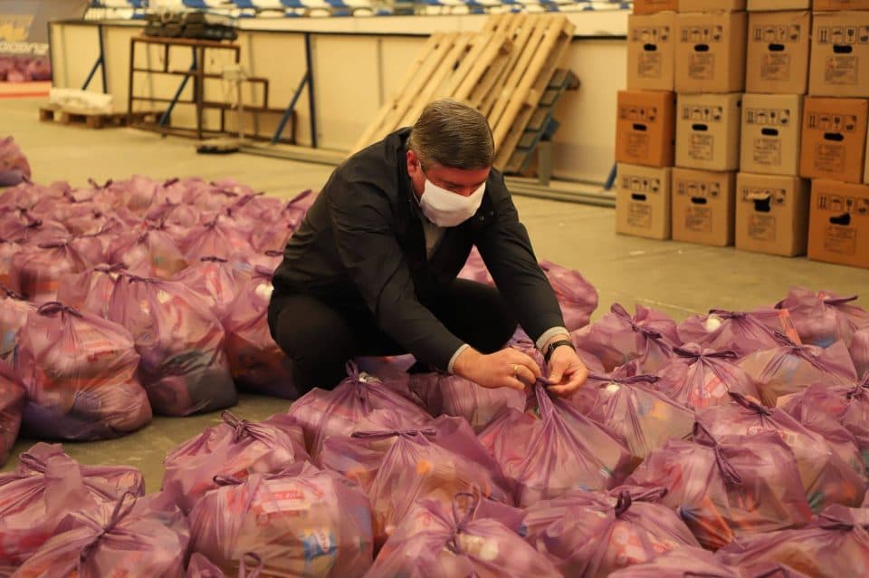 ზუგდიდის მერი: დღეს დავიწყეთ საკვები პროდუქტების გაცემა, რომელიც 700-ზე მეტ ოჯახს გადაეცემა