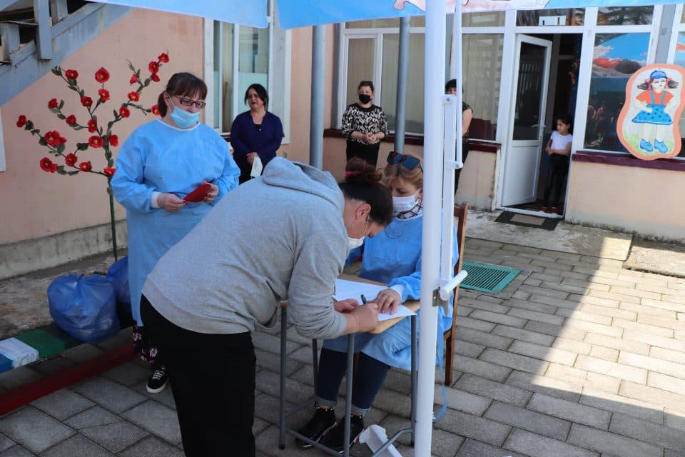 ხობის ბაღებში პროდუქტების გაცემის მესამე ეტაპი მიმდინარეობს