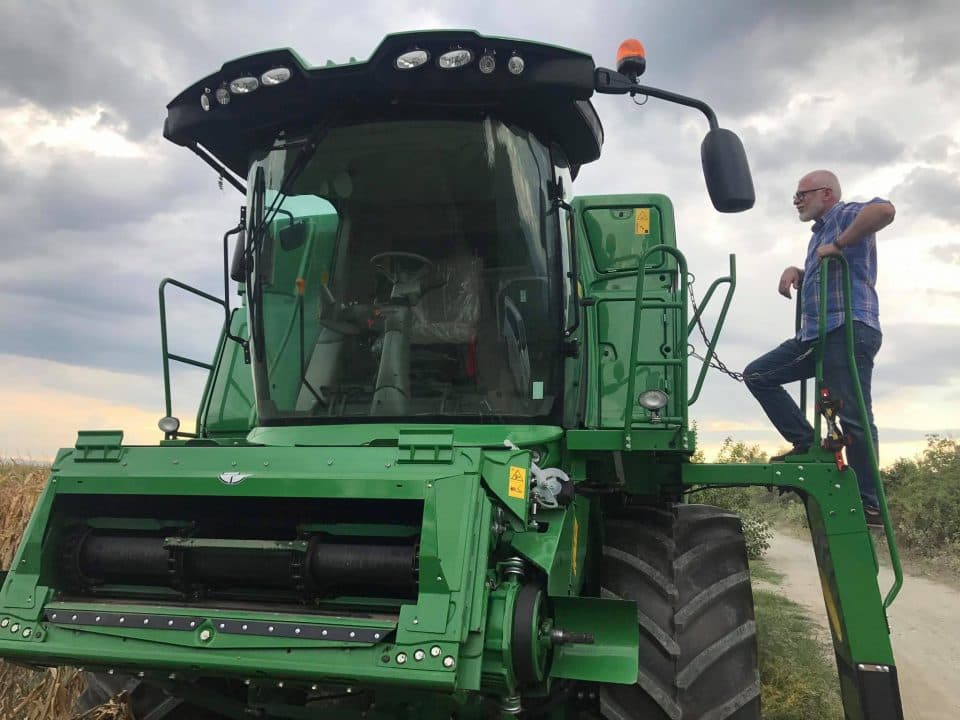 აკაკი გოგსაძე – ,,ჯონ დირი“-ს კომბაინი W660 საქართველოში პირველია, დღეში 35 ჰექტარზე გაშენებულ სიმინდისა და ხორბლის მოსავალს იღებს