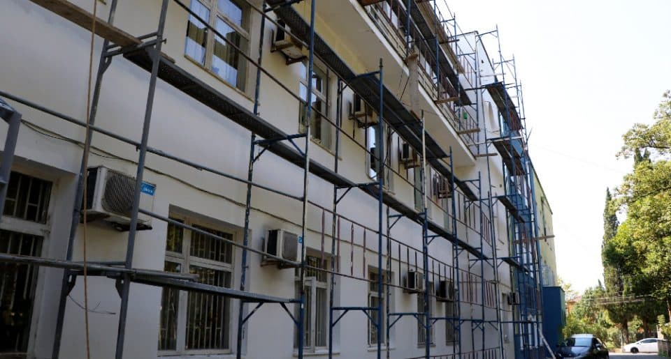 სენაკში, მრავალბინიანი კორპუსების ფასადების რეაბილიტაცია გრძელდება