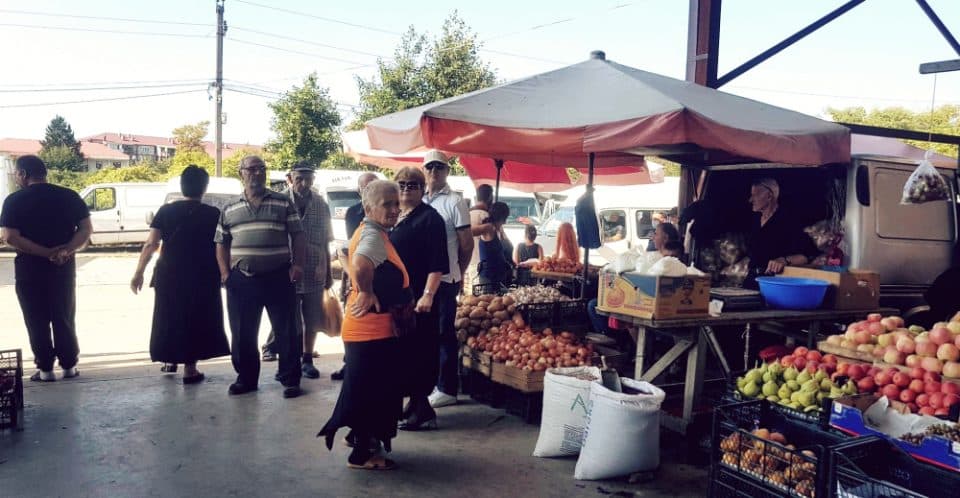 ხმაური ფოთის აგრარულ ბაზარში – მოვაჭრეებმა გზა გადაკეტეს