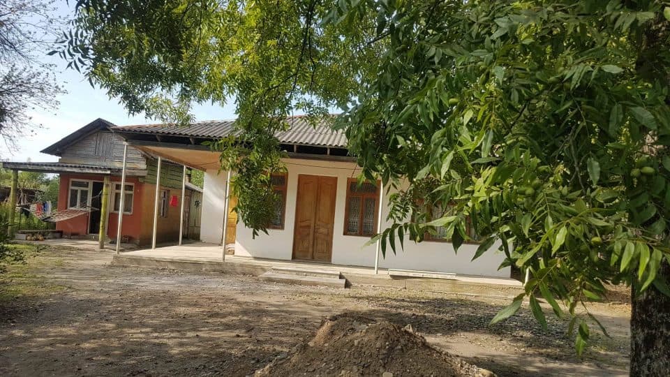 სოფელ ჭალადიდში ბანძელაძეების საცხოვრებელ სახლში ბოროტმოქმედი წუხელ გვიან ღამით შეიჭრა