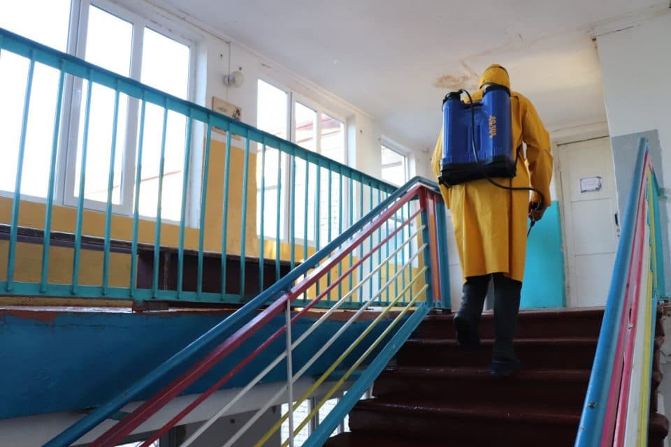 ხობში, კორონავირუსის გავრცელების პრევენციის მიზნით სადეზინფექციო სამუშაოები გრძელდება