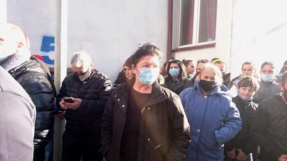 ზუგდიდში, დევნილთა ბინების გადაცემას ხმაური მოჰყვა