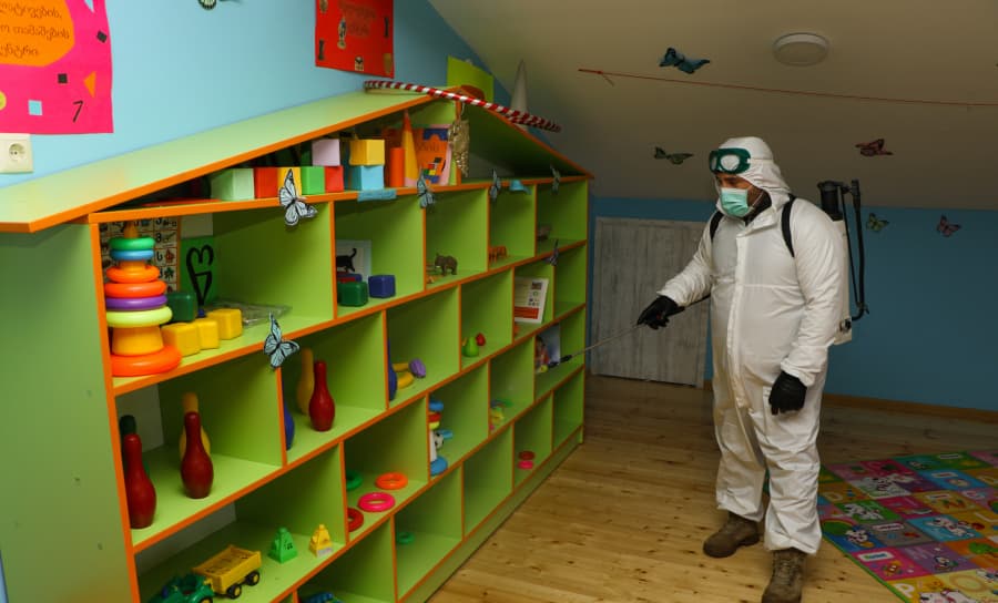 სენაკის 27 ბაგა-ბაღშიკორონავირუსის პრევენციის ღონისძიებების ფარგლებში სადეზინფექციო სამუშაოები ჩატარდა