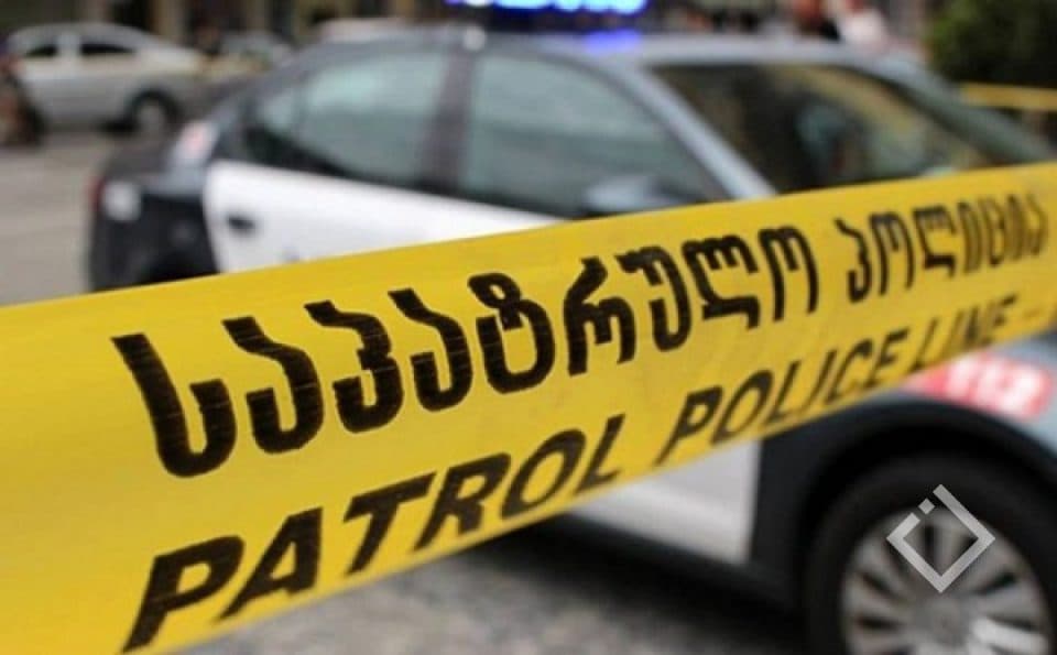 ფოთში, საკუთარ მანქანაში ახალგაზრდა მამაკაცი ჩაცხრილეს