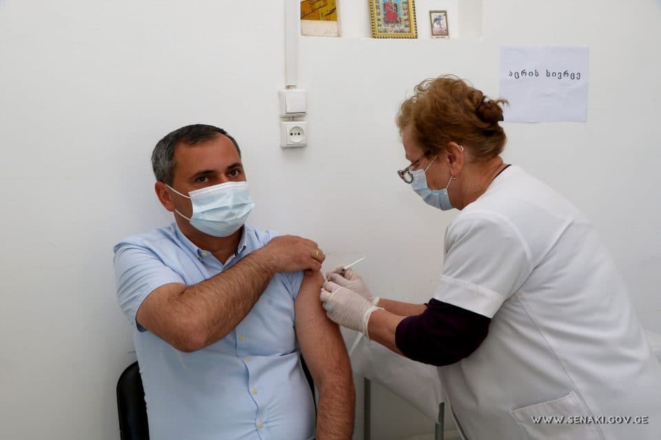 სენაკში, ,,სინოფარმის“ კორონავირუსის საწინააღმდეგო ვაქცინით იცრებიან