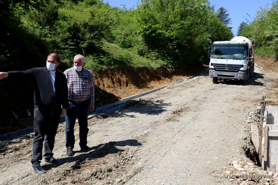 სენაკში საგზაო-სარეაბილიტაციო და კეთილმოწყობის სამუშაოები ინტენსიურ რეჟიმში მიმდინარეობს