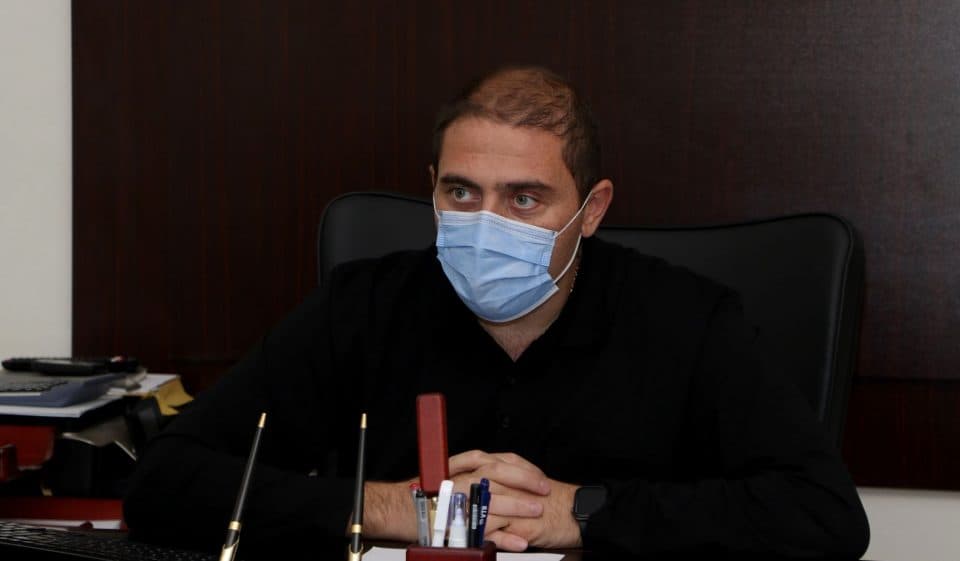 სენაკის მუნიციპალიტეტის მერმა 19 კურსდამთავრებულს ფულადი ჯილდოები გადასცა