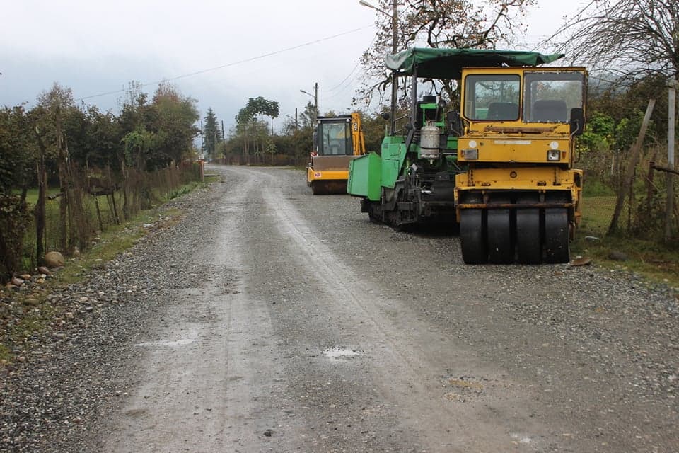 წალენჯიხაში, ბადრი შანავას ქუჩაზე მოასფალტირების სამუშაოების პირველი ეტაპის მიმდინარეობს