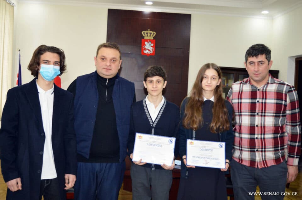 სენაკის მერმა მართლმადიდებლური სკოლა-გიმნაზიის მოსწავლეები დააჯილდოვა