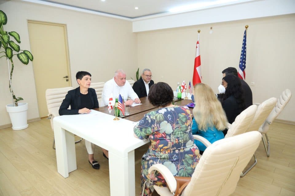 სამეგრელოს გუბერნატორი აშშ-ს ელჩს კელი დეგნანს შეხვდა