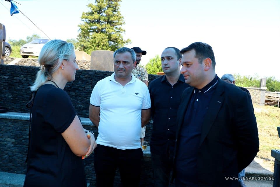 სენაკის მერმა აგვისტოს ომში დაღუპული ლევან თეფანიას ხსოვნას პატივი მიაგო