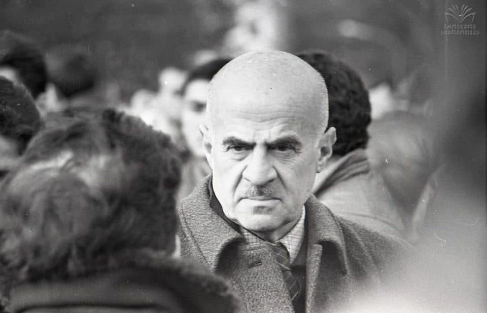 ნოდარ ნათაძე გარდაიცვალა