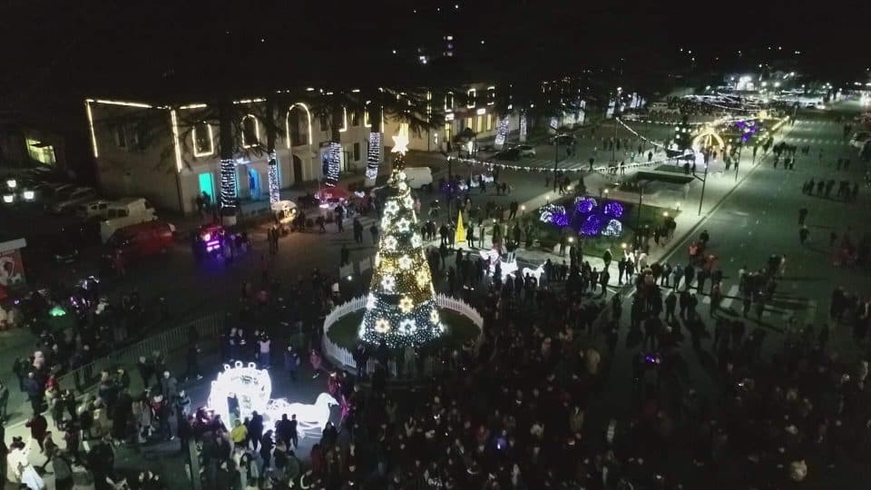 მარტვილის მუნიციპალიტეტში საახალწლო ნაძვის ხე საზეიმოდ აინთო