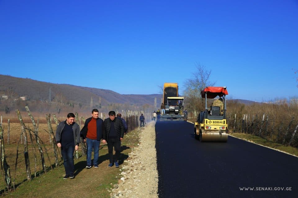 სენაკის მერი ძველი სენაკის ადმინისტრაციული ერთეულის საარჩაიოს უბანში მიმდინარე სამუშაოებს გაეცნო