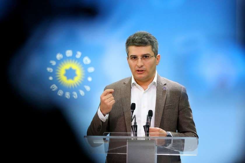 მამუკა მდინარაძე პრეზიდენტს: ჩვენ რომ უკრაინაში მოხალისე სამხედროები გაგვეშვა, რუსეთის მოქალაქეების დევნა რომ დაგვეწყო, უკრაინის მაღალჩინოსნების მოწოდებებს რომ ავყოლოდით – ომისგან გადარჩენა როგორ შეიძლებოდა, ქალბატონო სალომე?