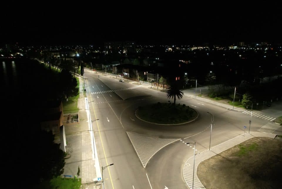 ფოთში, ნიკოლაძის სანაპიროზე თანამედროვე სტანდარტების საგზაო ინფრასტრუქტურა მოეწყო