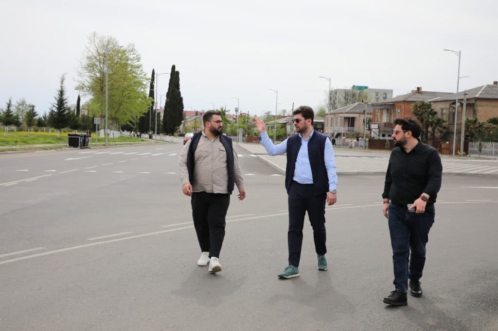 ფოთში, ნიკოლაძის სანაპიროზე თანამედროვე სტანდარტების საგზაო ინფრასტრუქტურა მოეწყო - image 2